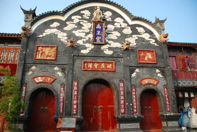 县纪委十四届六次全会举行